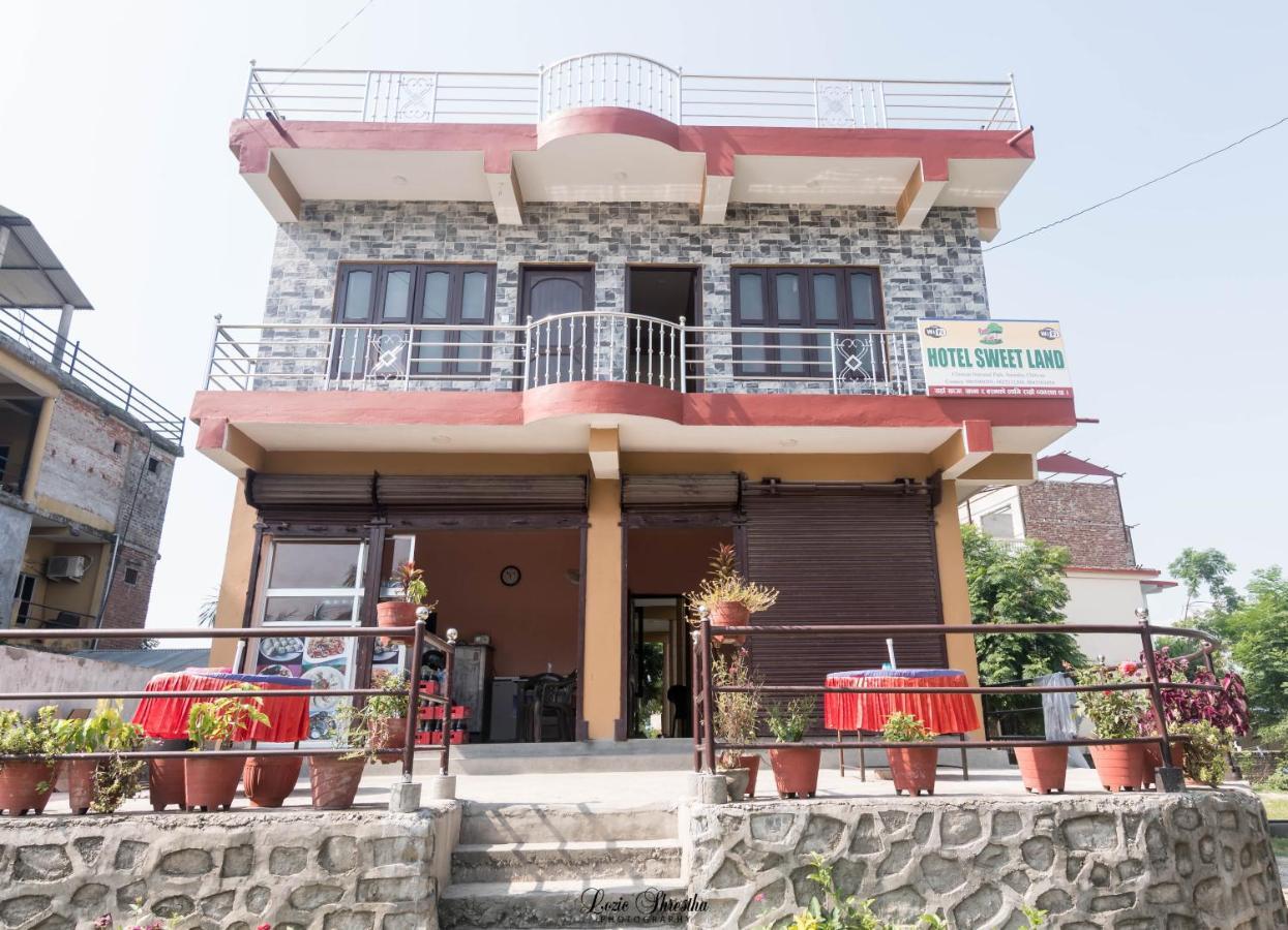 Hotel Sweetland Sauraha Exterior photo