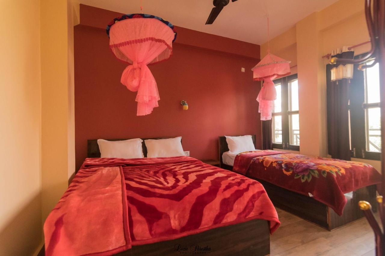 Hotel Sweetland Sauraha Exterior photo